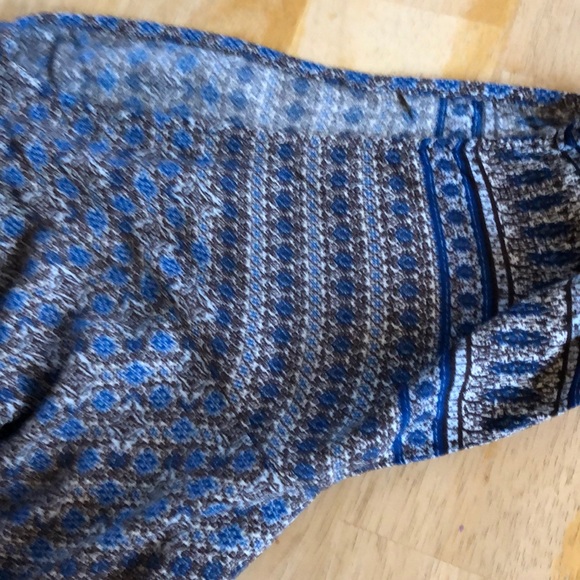 Blouse. - Picture 2 of 3